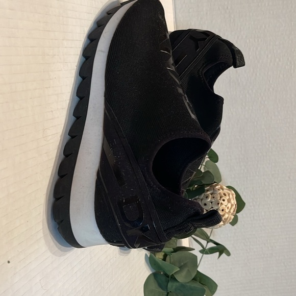 DKNY NEW LADIES SLIP ON TENNIS SHOES - Picture 4 of 8